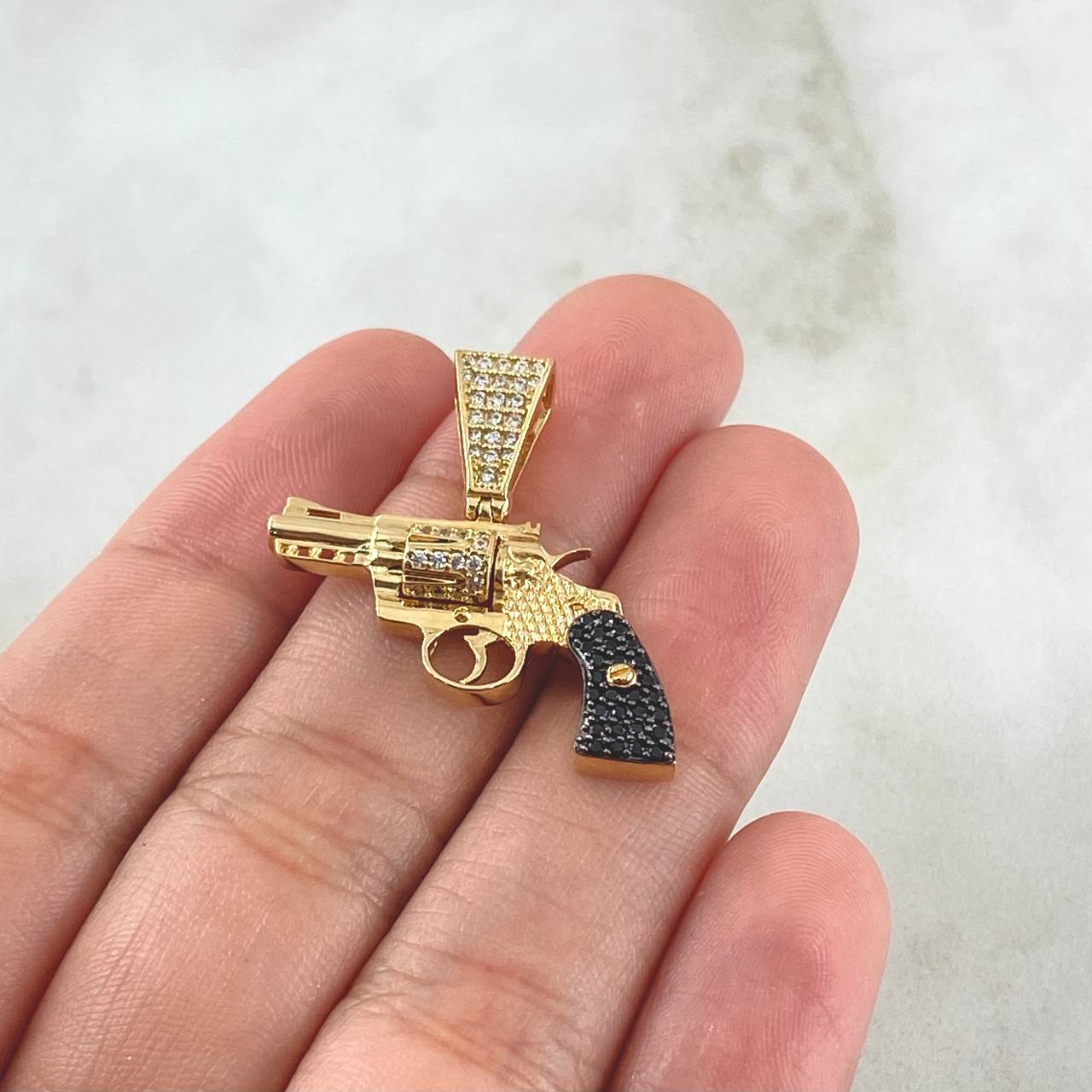 Dije Pistola 4.15gr / 2.7cm / Oro 18K ©
