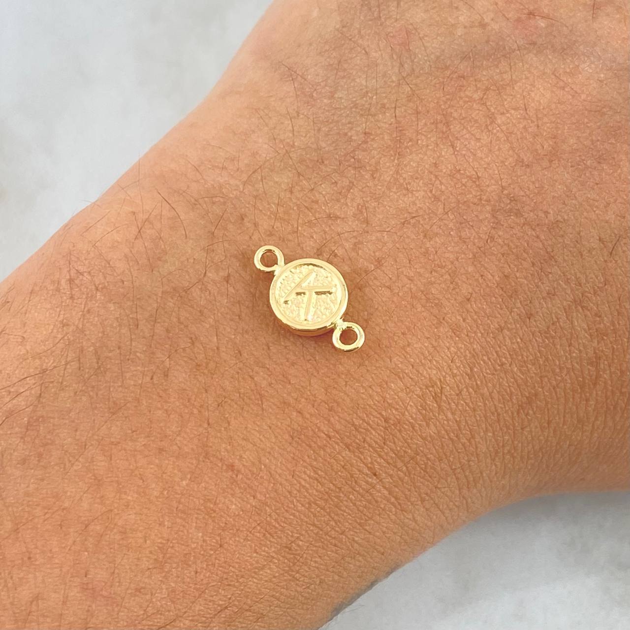 Herraje Letra K 0.4gr / 1.4cm / Oro Amarillo 18K