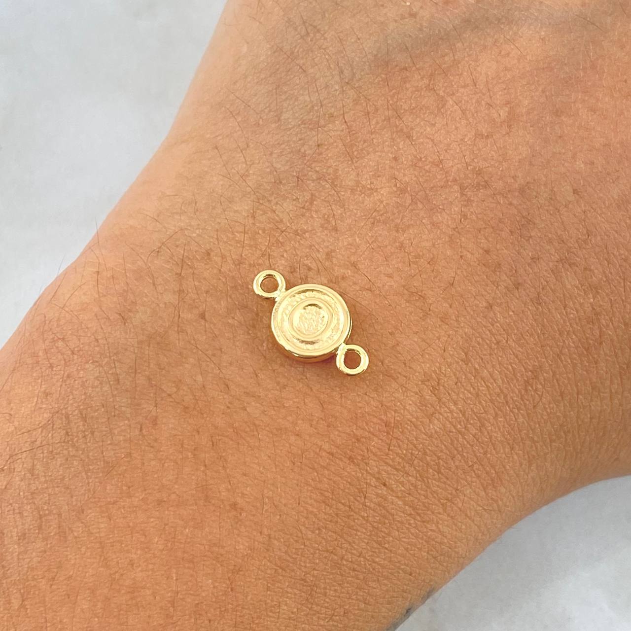Herraje Letra O 0.4gr / 1.5cm / Circulo Texturizado Oro Amarillo 18K *