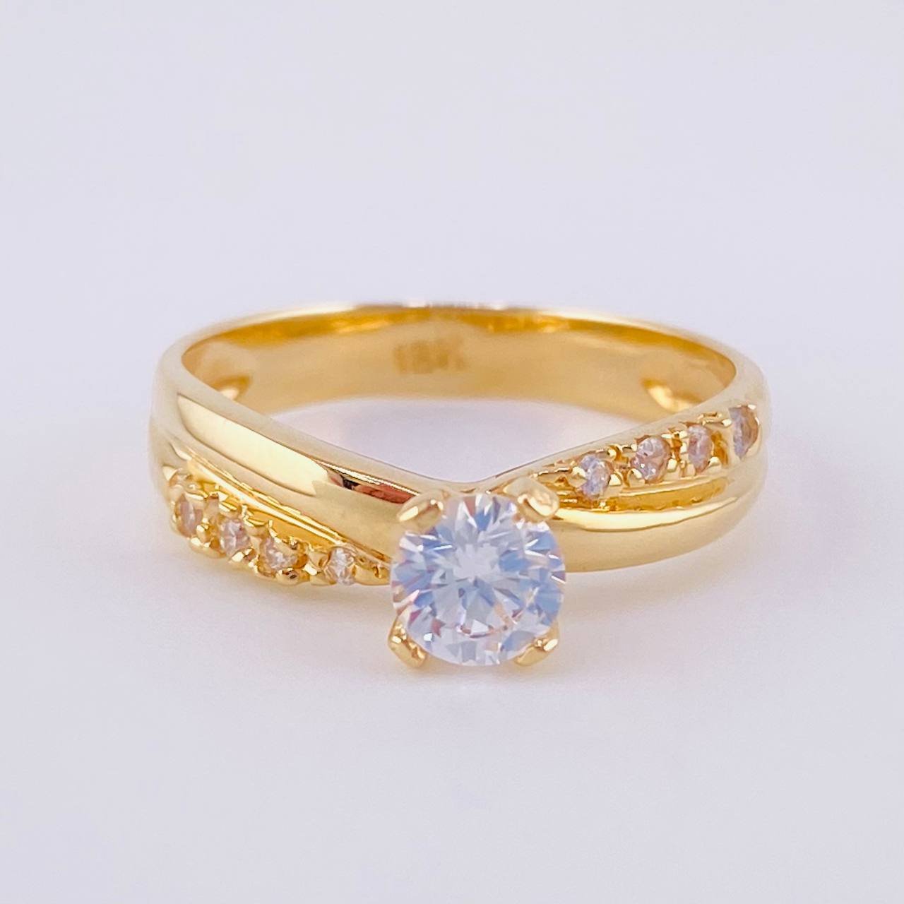 Anillo Solitario Cruzado 3.2g / T7 1/2 Oro Amarillo 18K