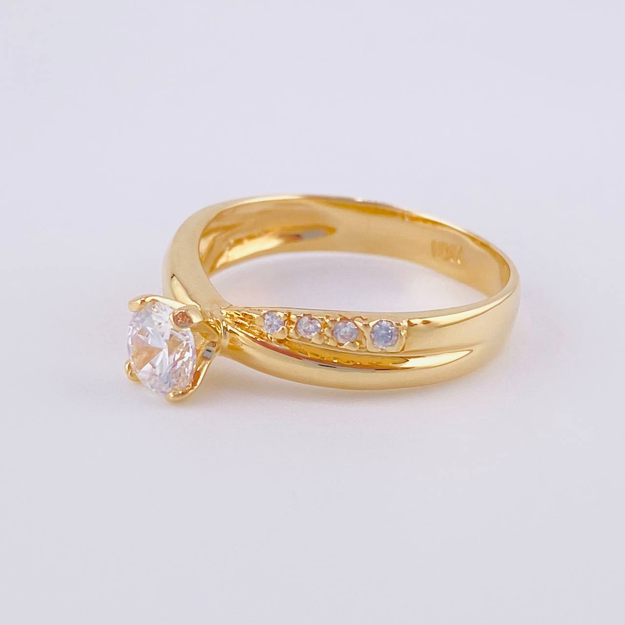 Anillo Solitario Cruzado 3.2g / T7 1/2 Oro Amarillo 18K