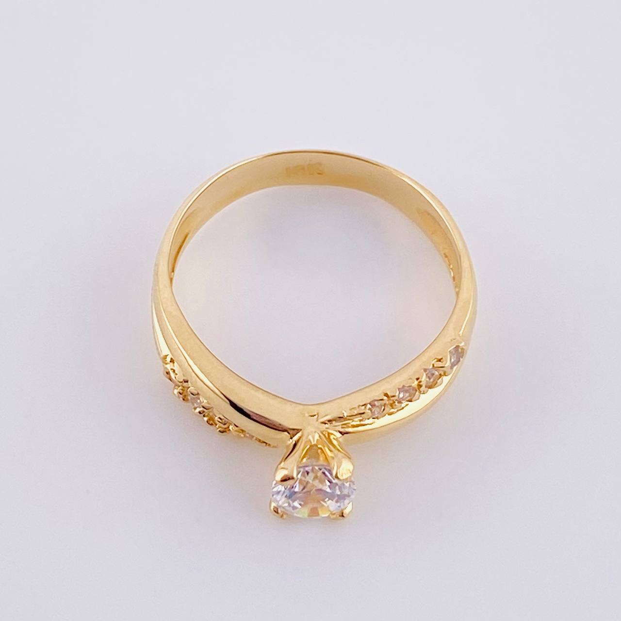 Anillo Solitario Cruzado 3.2g / T7 1/2 Oro Amarillo 18K