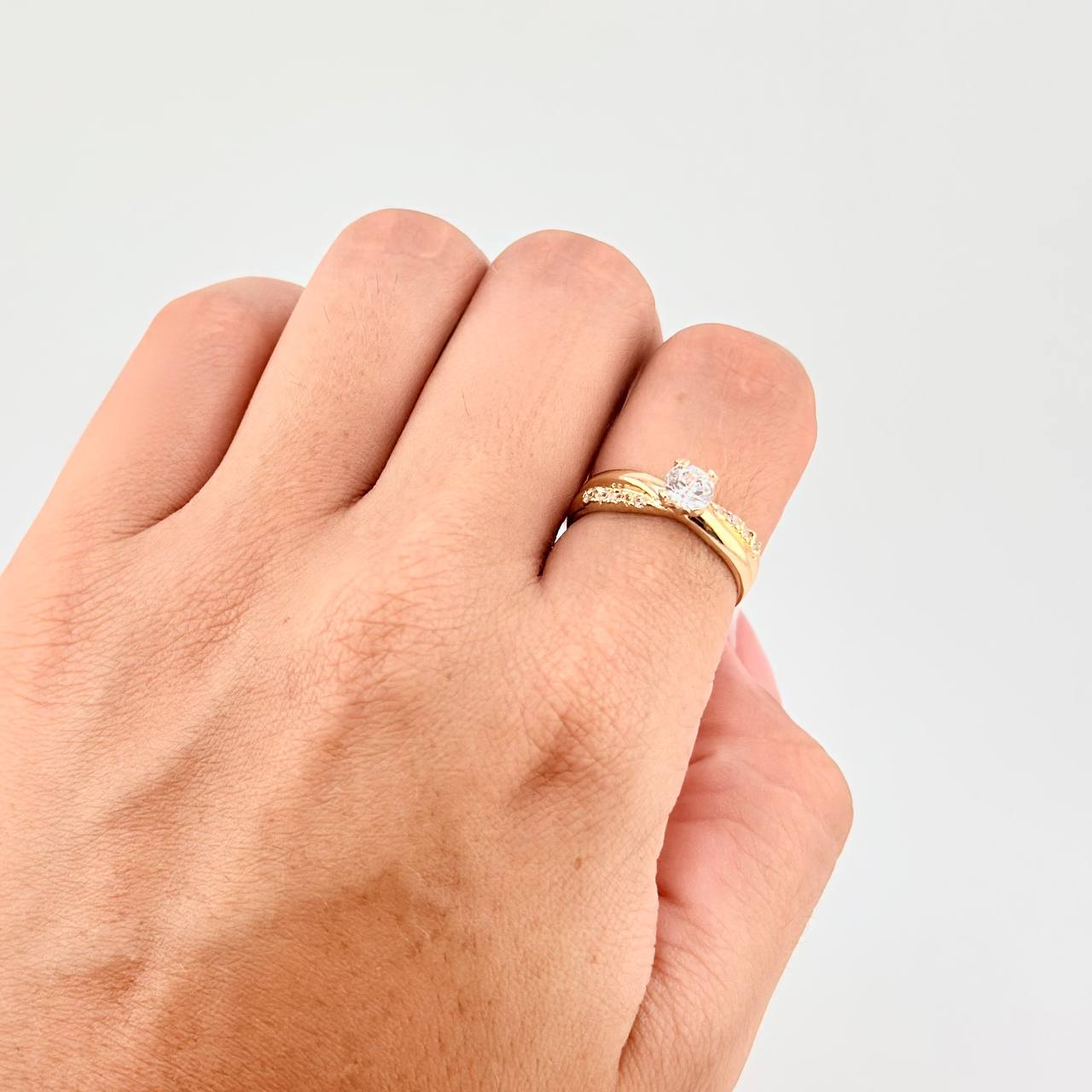 Anillo Solitario Cruzado 3.2g / T7 1/2 Oro Amarillo 18K