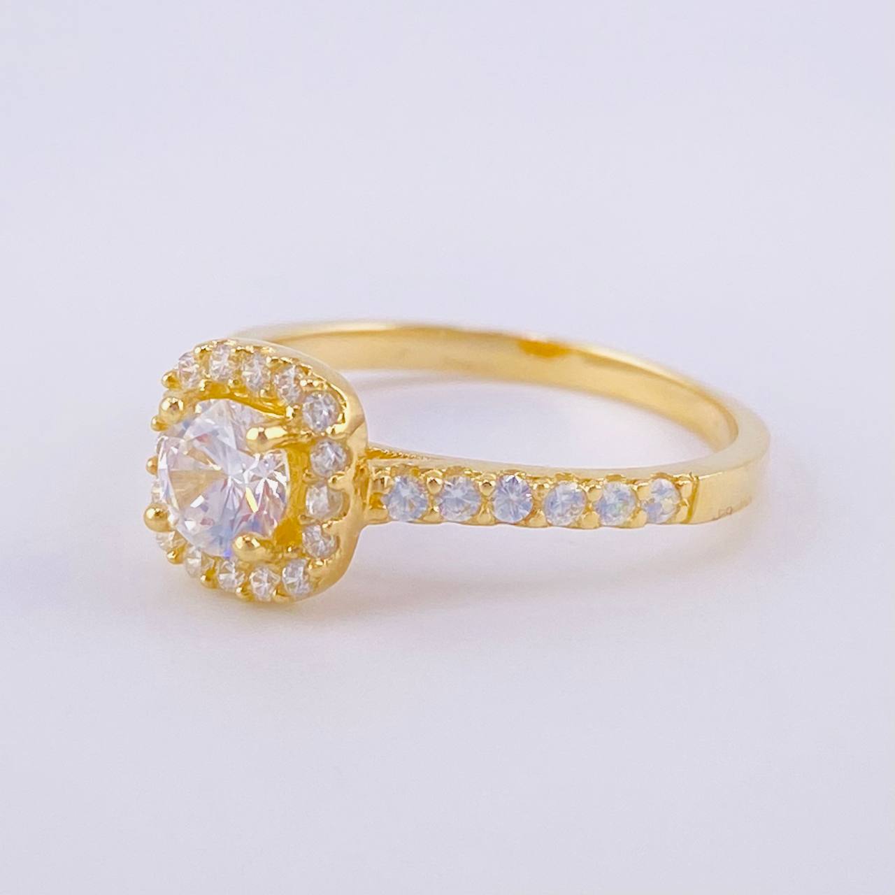 Anillo Solitario Halo Cuadrado 3.1g / T7 1/4 Oro Amarillo 18K