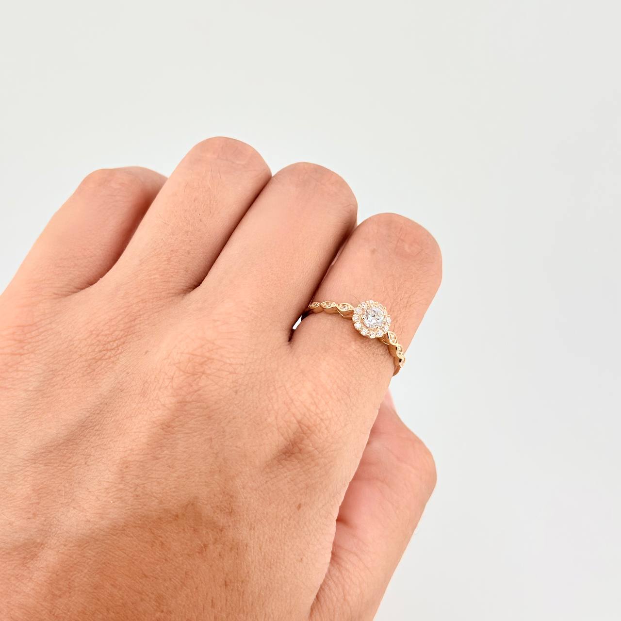 Anillo Halo Ojal 1.9g / T5 1/4 Oro Amarillo 18K