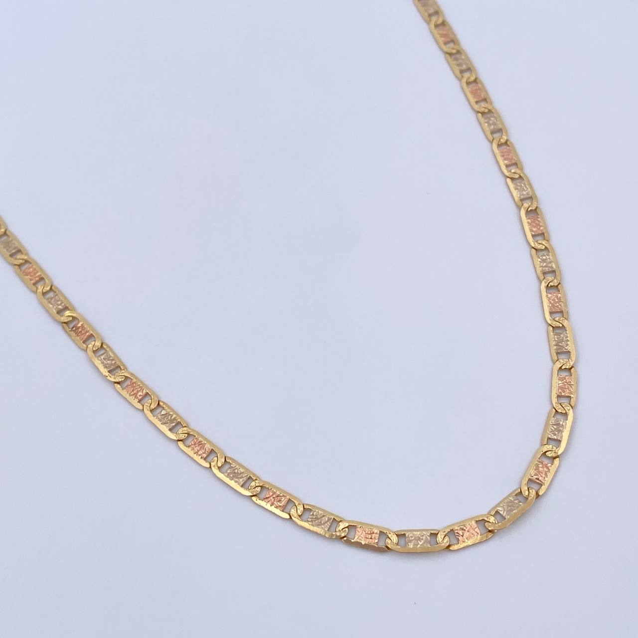 Cadena Escalera Plana 10gr / 54.4cm / 2.9mm Diamantada Tres Oros +3 18K $