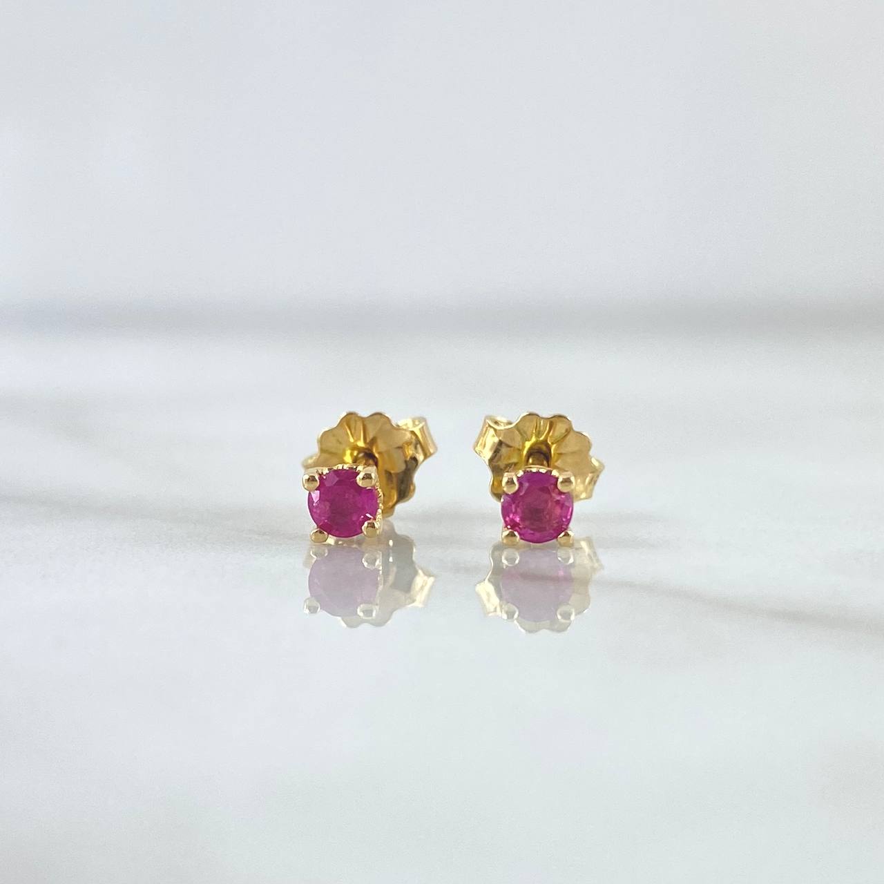 Topos Piedra 0.9gr / 4mm Rubí 35 Pts Oro Amarillo 18K (Joya) *