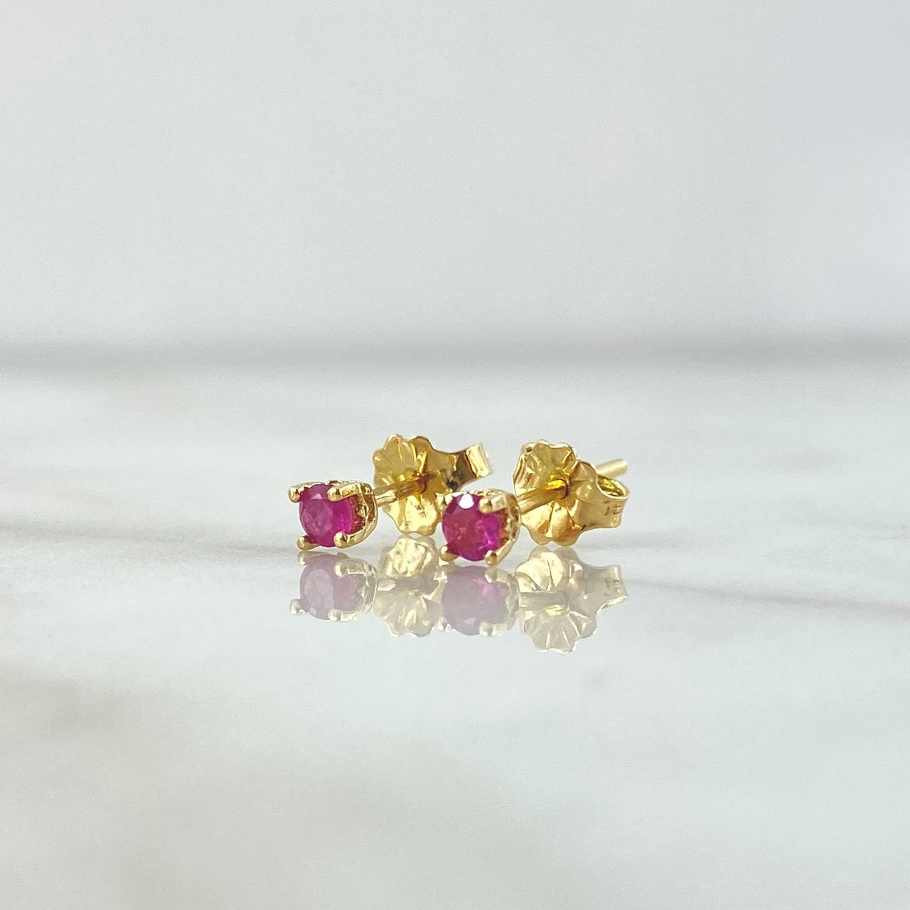 Topos Piedra 0.9gr / 4mm Rubí 35 Pts Oro Amarillo 18K (Joya) *