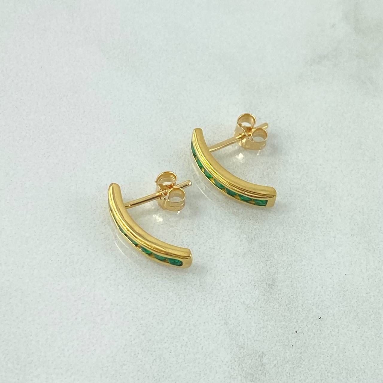 Topos Carril Curvo 2.9gr / 1.5cm / Esmeraldas 46pts Broche Mariposa Oro Amarillo 18K (Joya) *