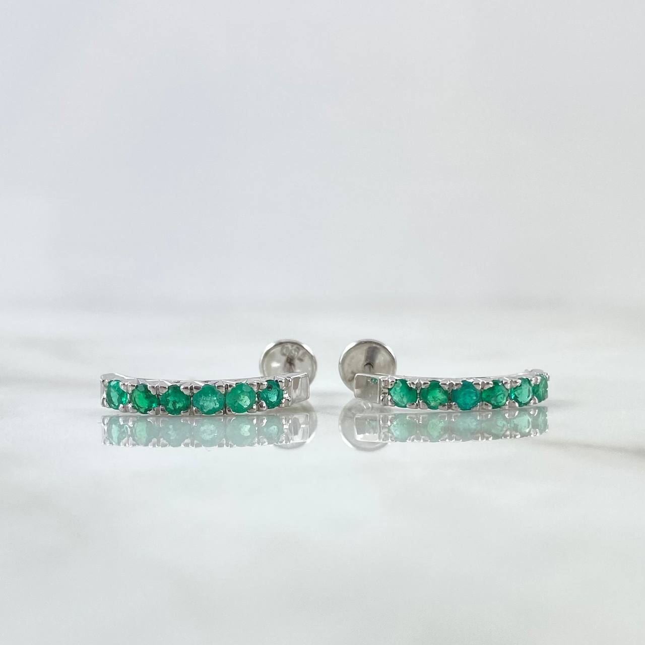 Topos Curvos 2.05gr / 1.8cm / Esmeraldas 80pts Oro Blanco 18K (Joya) *