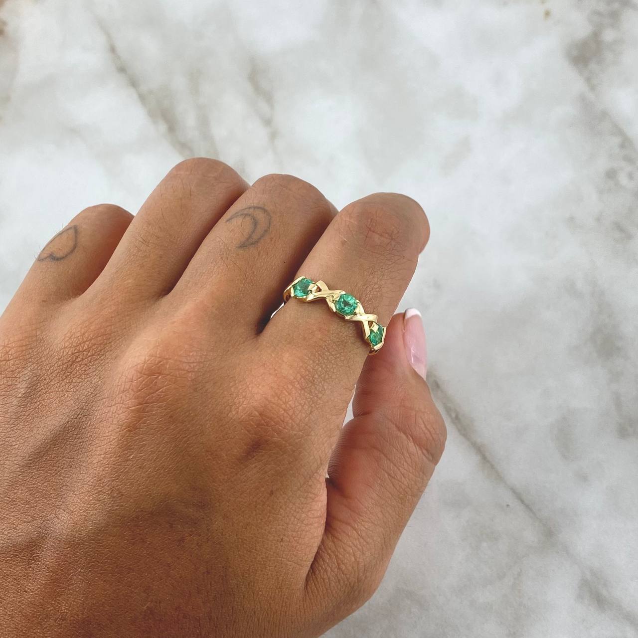 Anillo Trio Cruzado 2.15gr / T6 1/4 / Esmeraldas 78pts Oro Amarillo 18K (Joya) *