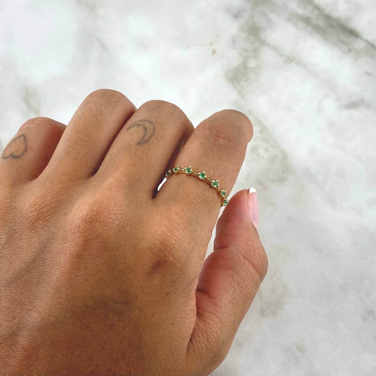 Anillo Estela Rombica 0.95gr / T6 3/4 / Esmeraldas 21pts Oro Amarillo 18K (Joya) *