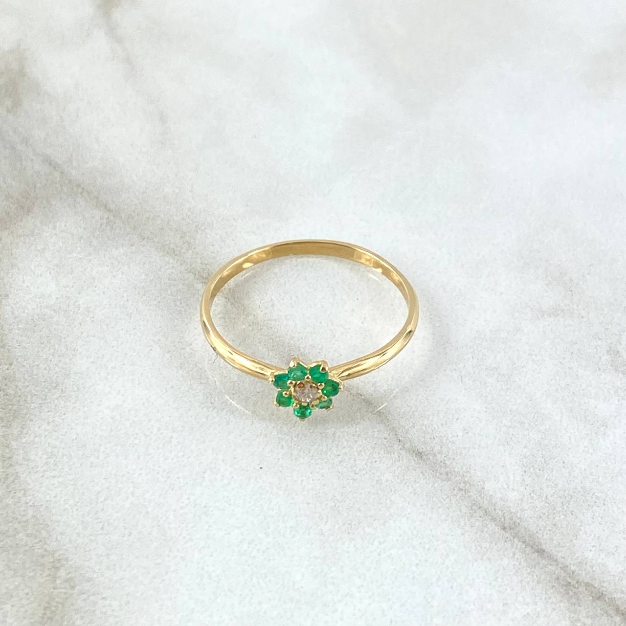 Anillo Flor Septima 1.3gr / T6 3/4 / Esmeraldas 14pts Oro Amarillo 18K (Joya) *