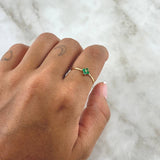 Anillo Floreado 0.9gr / T7 1/4 / Esmeraldas 13pts Oro Amarillo 18K (Joya) *