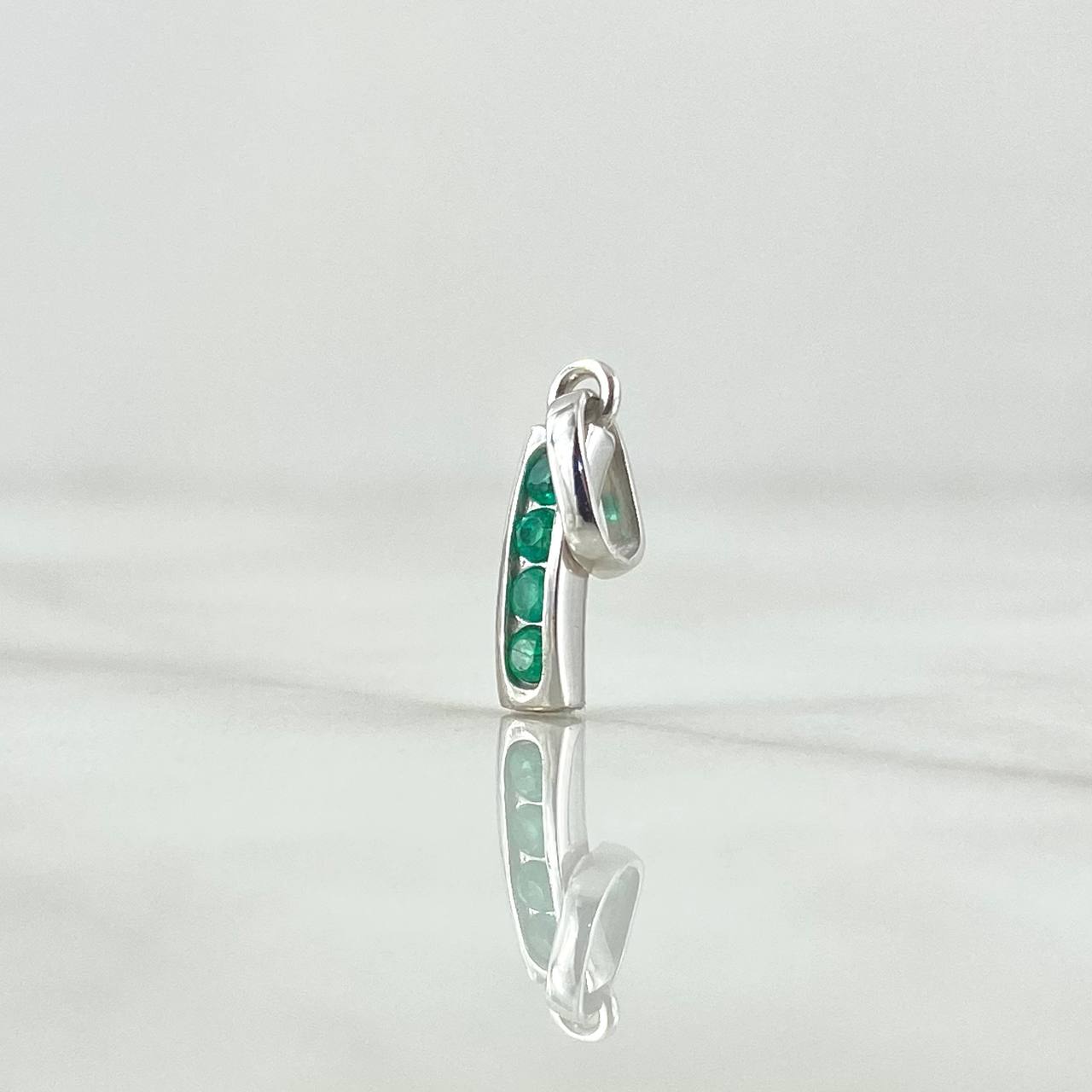 Dije Carril Curvo 0.95gr / 2cm / Esmeraldas 15pts Oro Blanco 18K (Joya) *