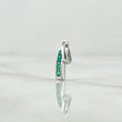 Dije Carril Curvo 0.95gr / 2cm / Esmeraldas 15pts Oro Blanco 18K (Joya) *
