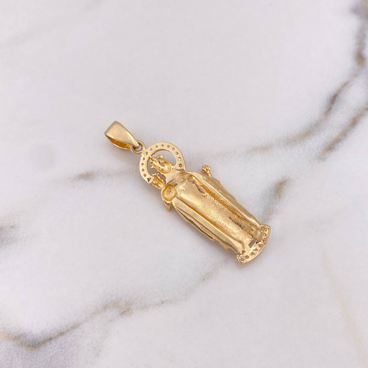 Dije Virgen Del Carmen 6.35gr / 4.6cm / Circones Blancos Oro Amarillo 18K #