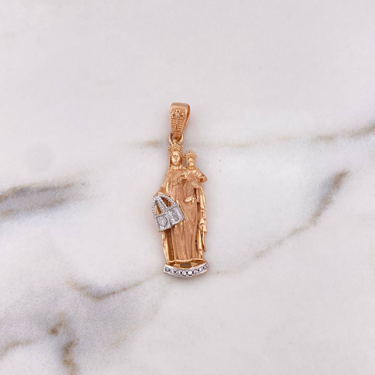 Dije Virgen Del Carmen 5.85gr / 4.3cm / Circones Blancos Dos Oros Blanco Rosa 18K $