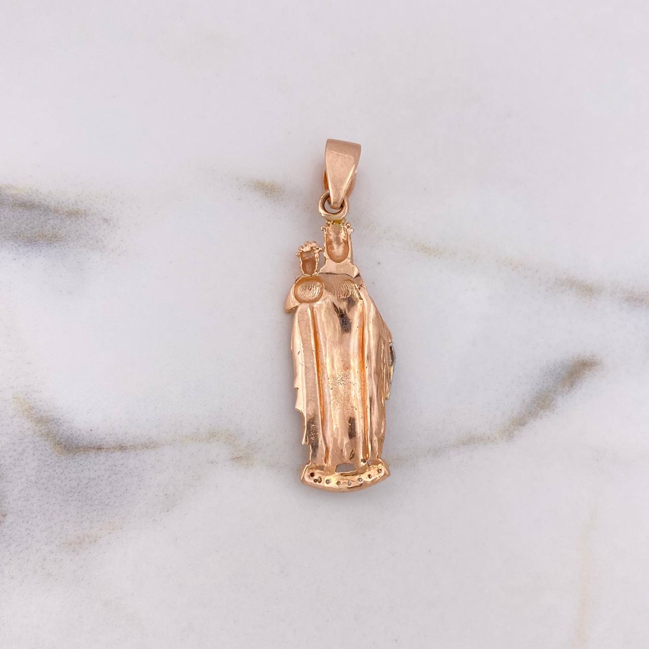 Dije Virgen Del Carmen 5.85gr / 4.3cm / Circones Blancos Dos Oros Blanco Rosa 18K $