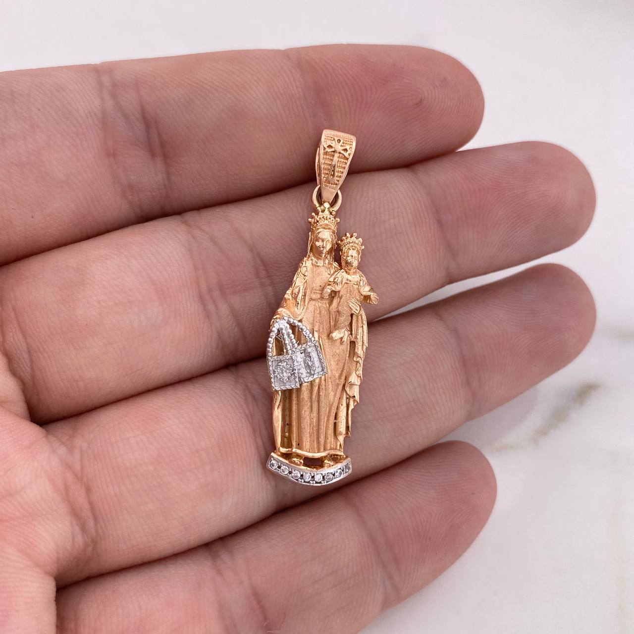 Dije Virgen Del Carmen 5.85gr / 4.3cm / Circones Blancos Dos Oros Blanco Rosa 18K $
