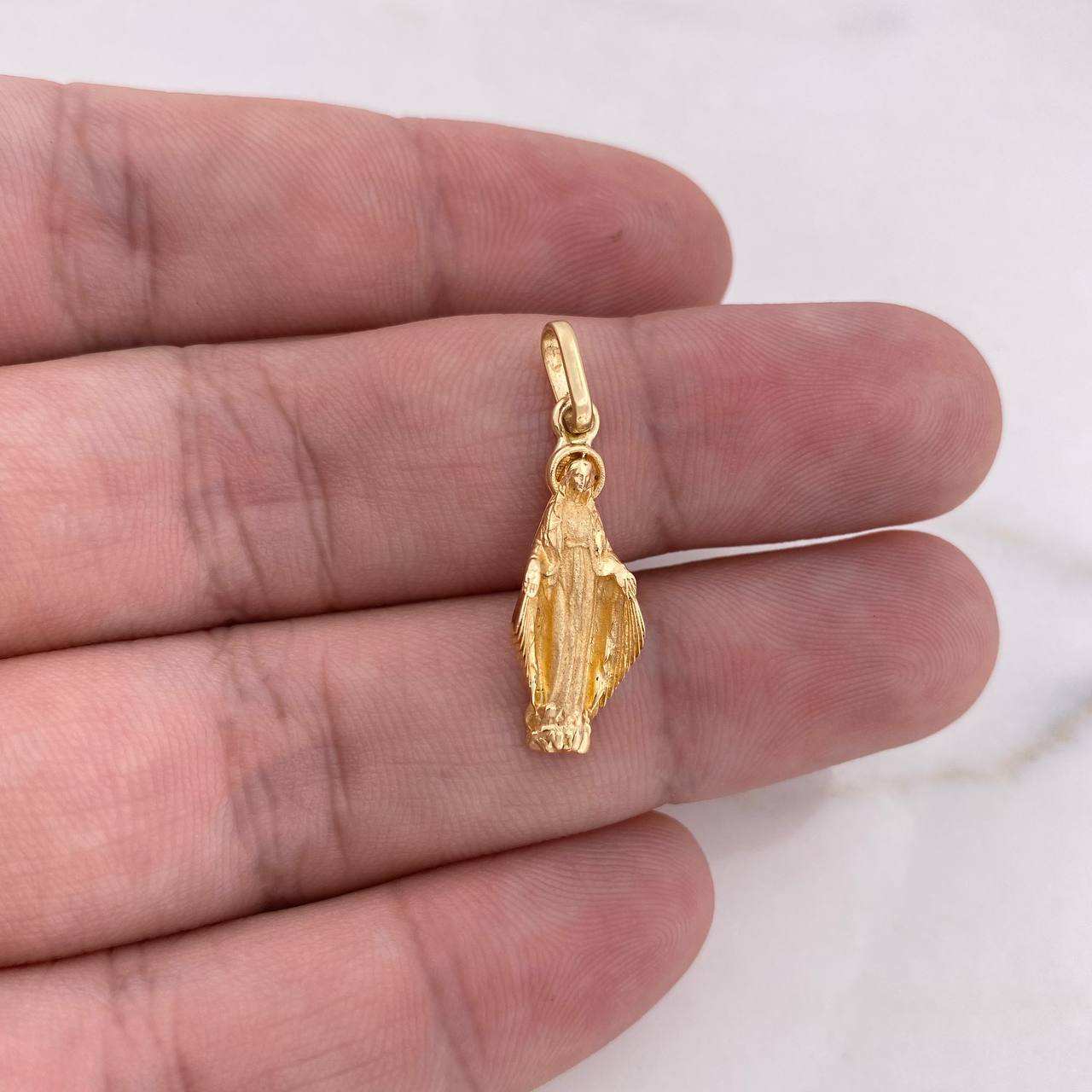 Dije Virgen Milagrosa 2.15gr / 2.8cm / Oro Amarillo 18K $
