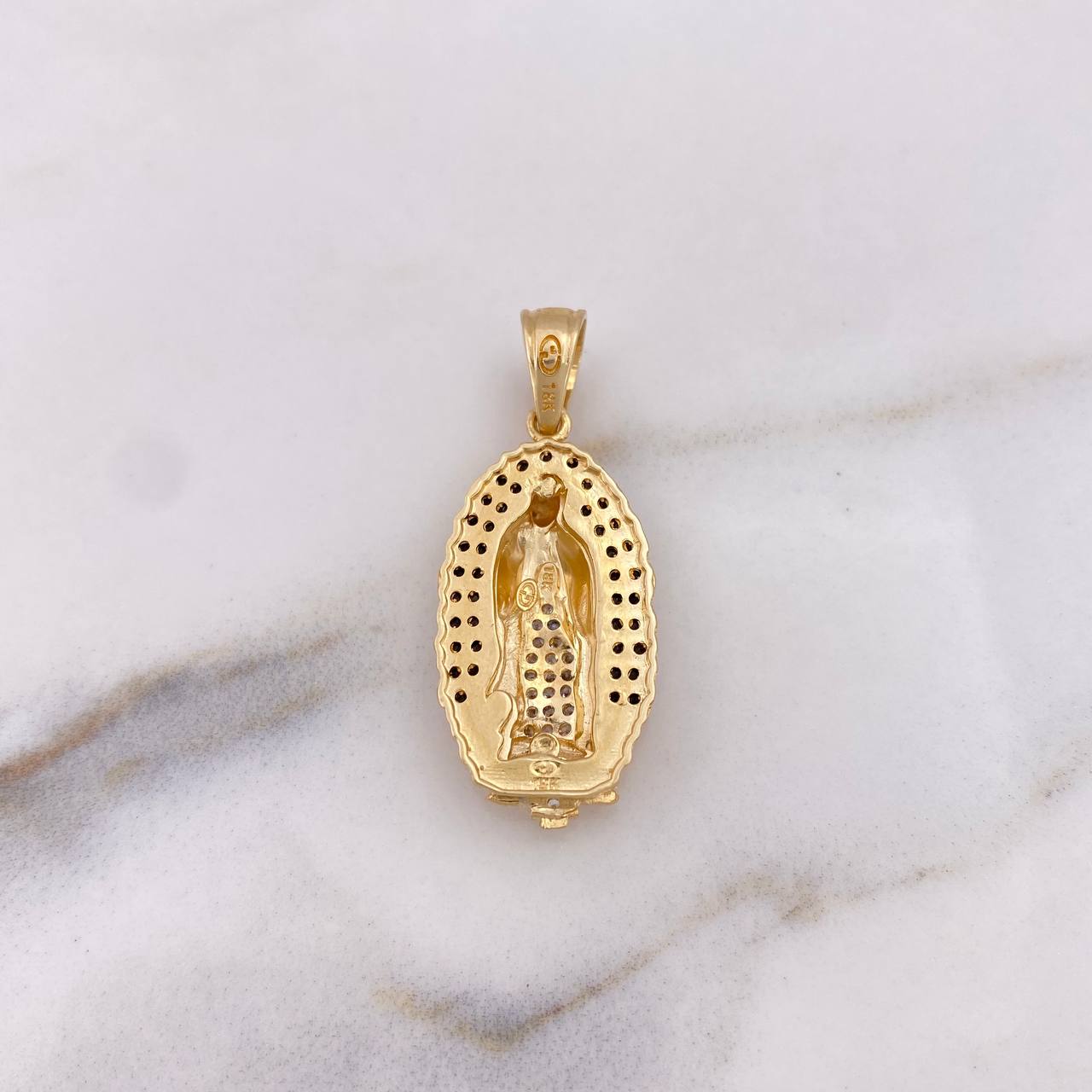 Dije Virgen Guadalupe 5.75gr / 3.5cm / Circones Blancos Negros Dos Oros Amarillo Blanco 18K $