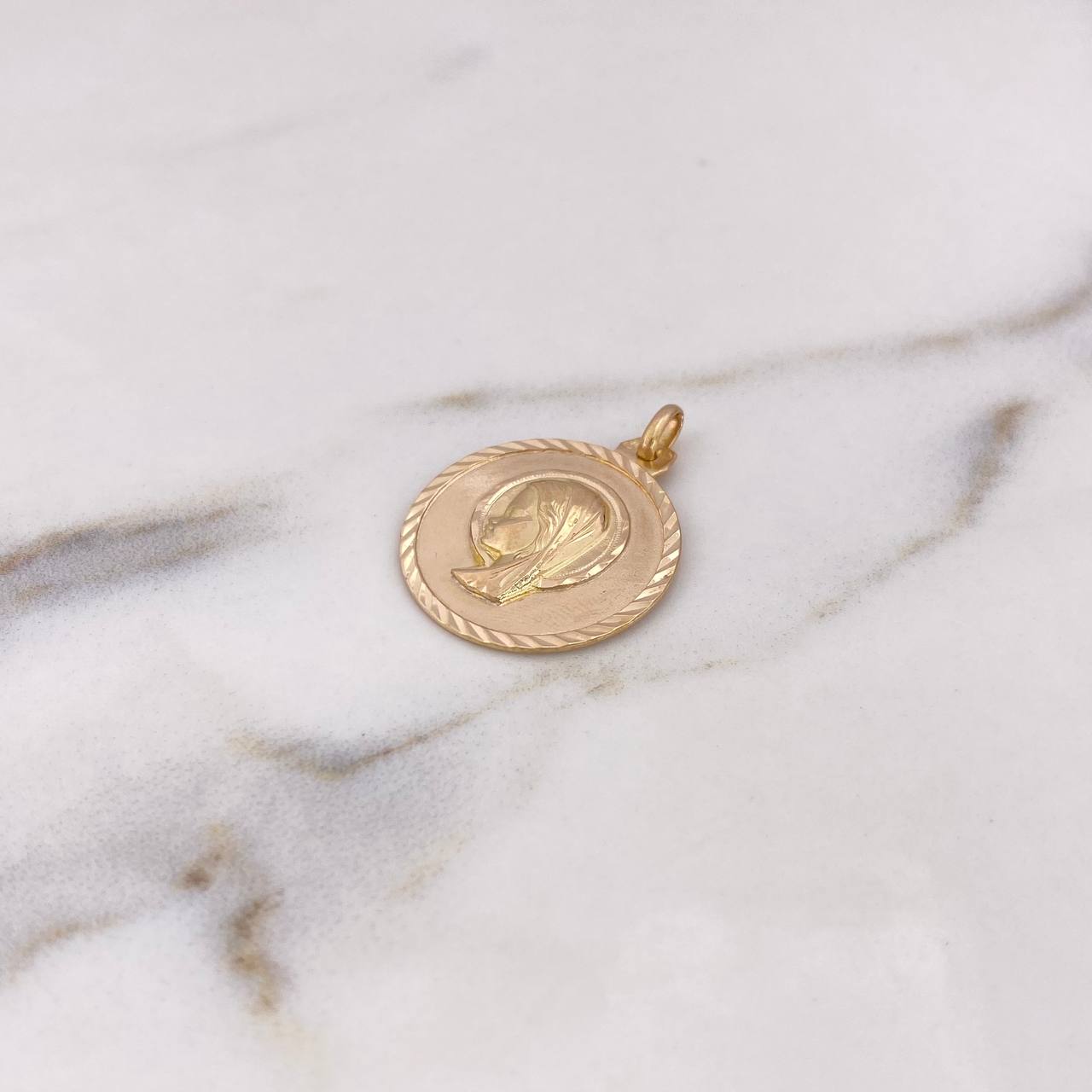 Dije Virgen Maria 3.9gr / 2.9cm / Oro Amarillo 18K $