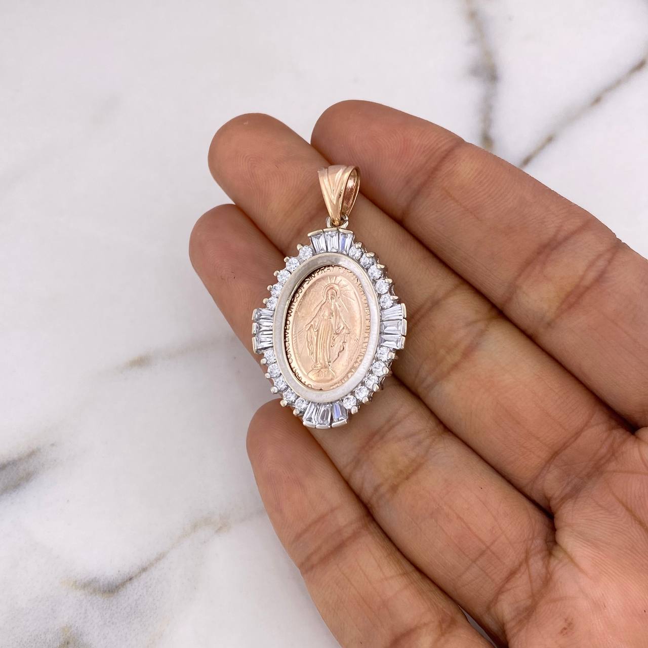 Dije Virgen Milagrosa 8.4gr / 3.7cm / Circones Blancos Dos Oros Blanco Rosa 18K $