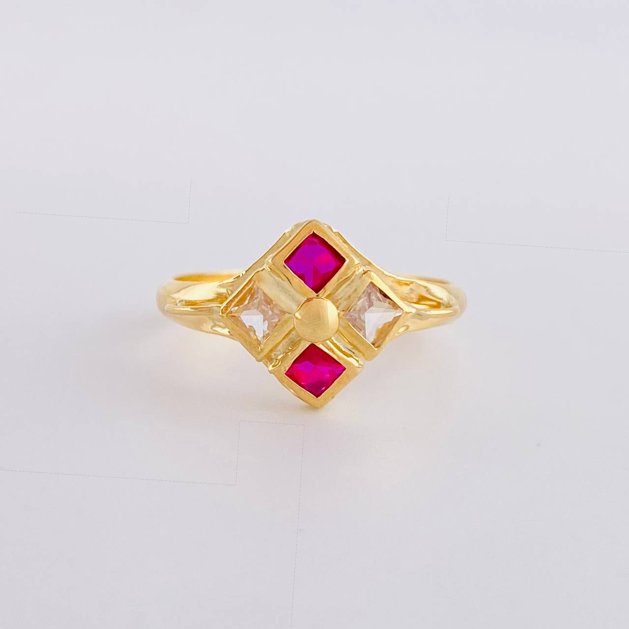 Anillo Rombo Imperial 1.75 g / T8 1/4 Oro Amarillo 18K