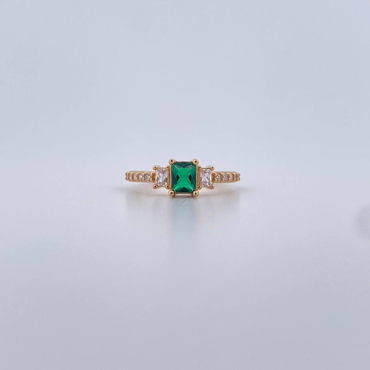 Anillo Solitario Halo Estela 2.8gr / T6 3/4 / Circones Verde Blancos Oro Amarillo 18K &