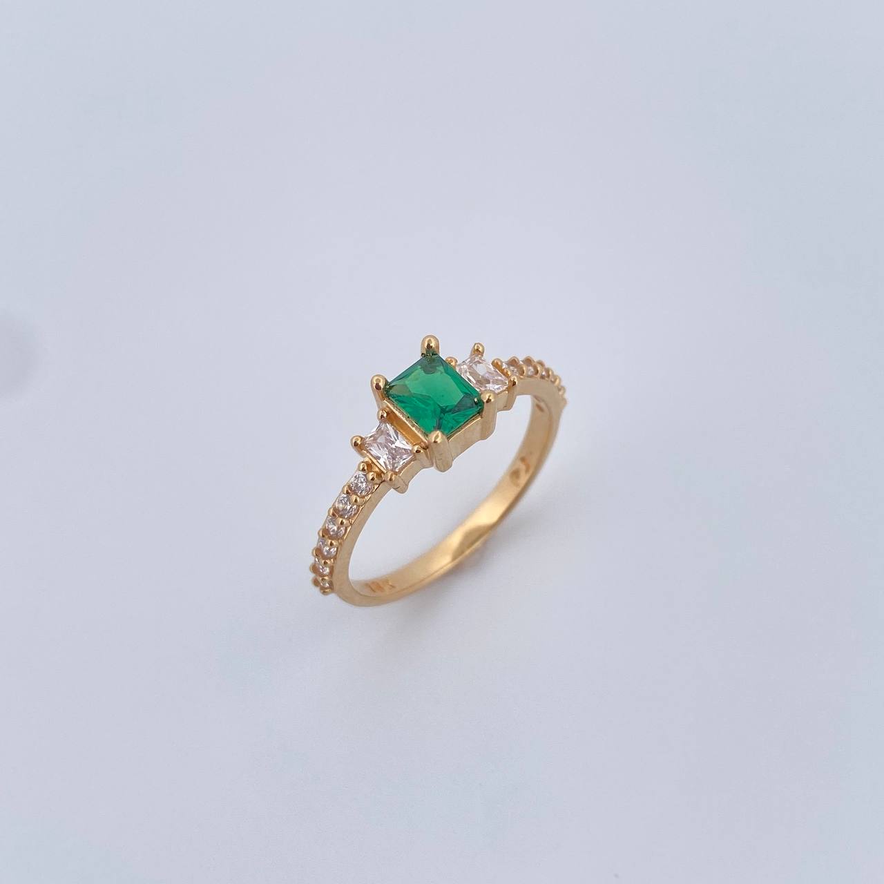 Anillo Solitario Halo Estela 2.8gr / T6 3/4 / Circones Verde Blancos Oro Amarillo 18K &