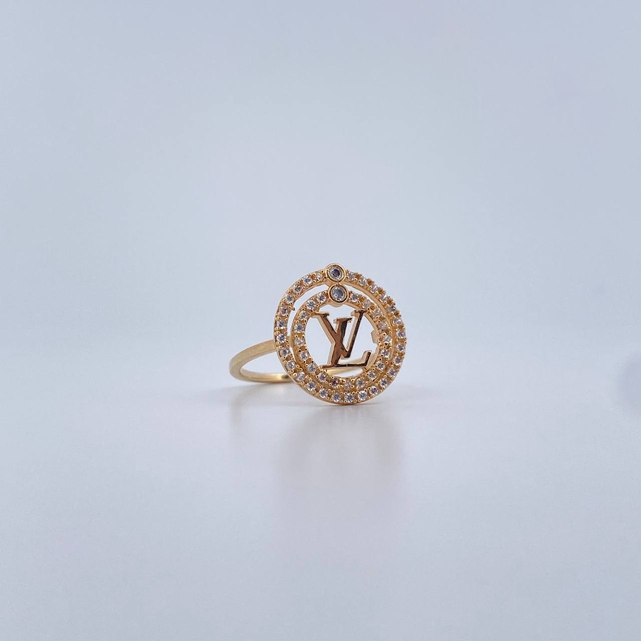 Anillo LV Circulo 2.6gr / T6 1/4 / Circones Blancos Oro Amarillo 18K &