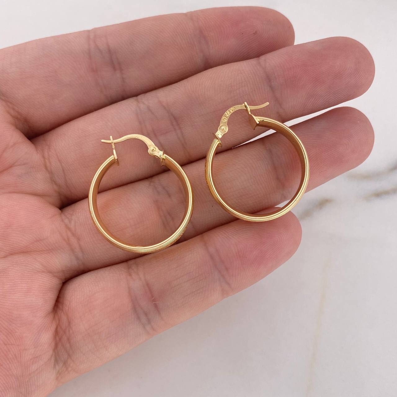 Candongas Winter 3.75gr / 1.9cm / Rayadas Oro Amarillo 18K $