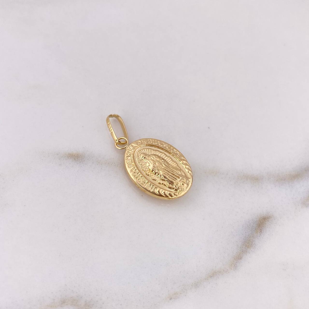 Dije Virgen Guadalupe 1.1gr / 2.8cm / Troquelado Oro Amarillo 18K $