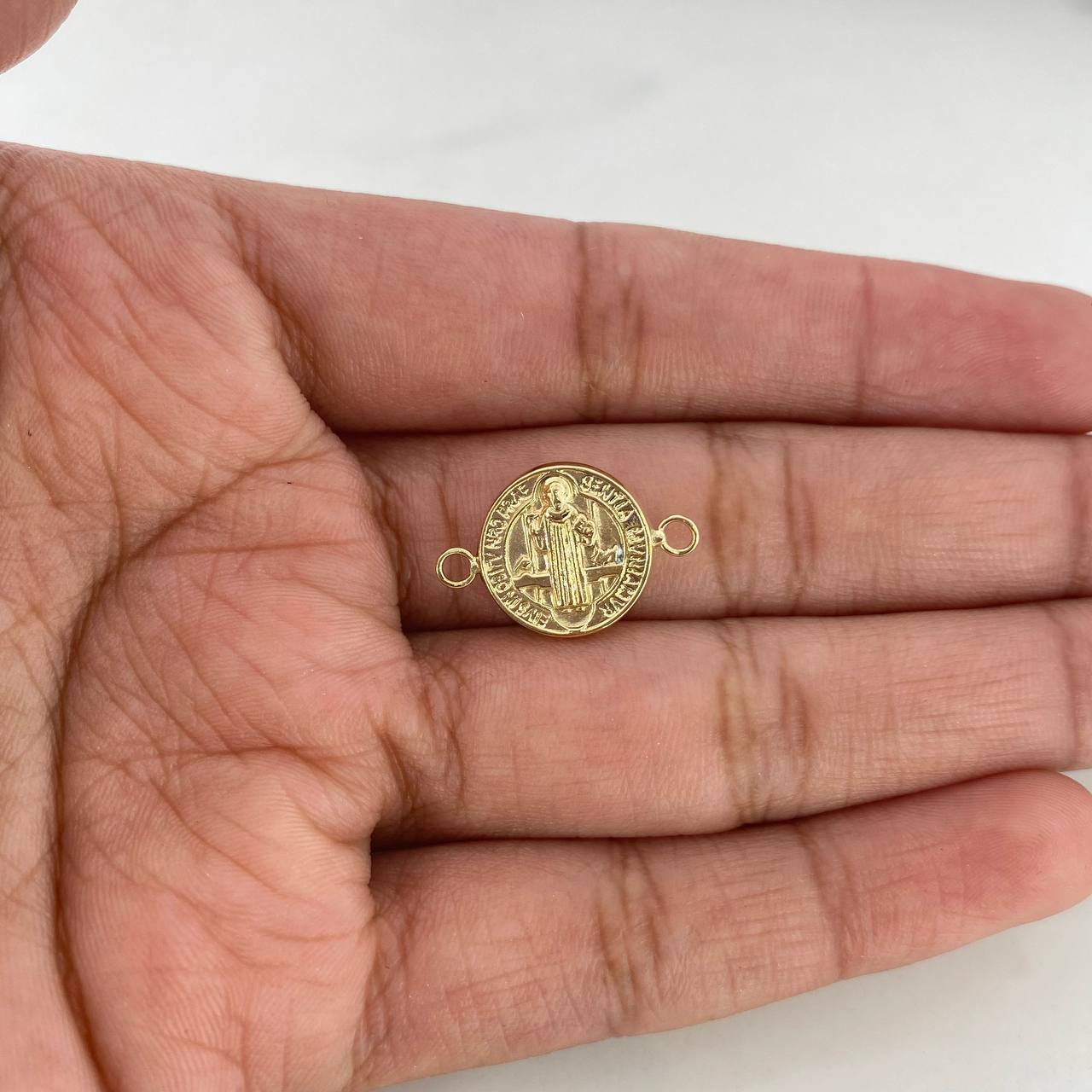 Herraje San Benito 0.8gr / 1.9cm / Troquelado Oro Amarillo 18K $