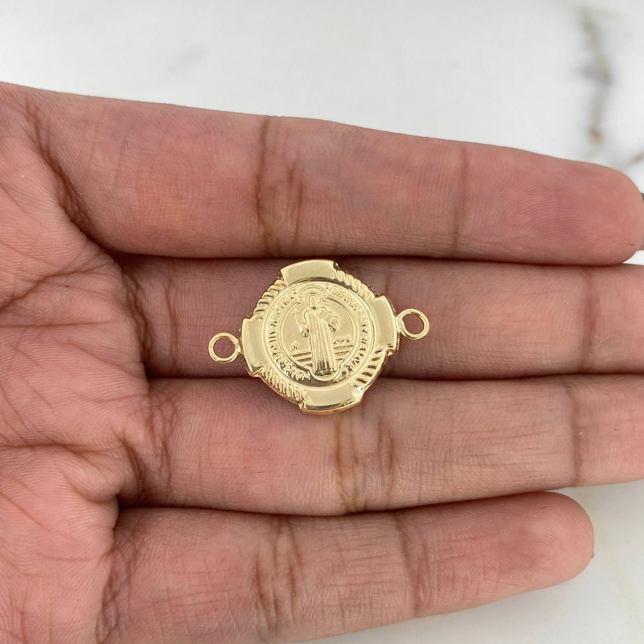 Herraje San Benito 1.15gr / 2.4cm / Troquelado Oro Amarillo 18K $