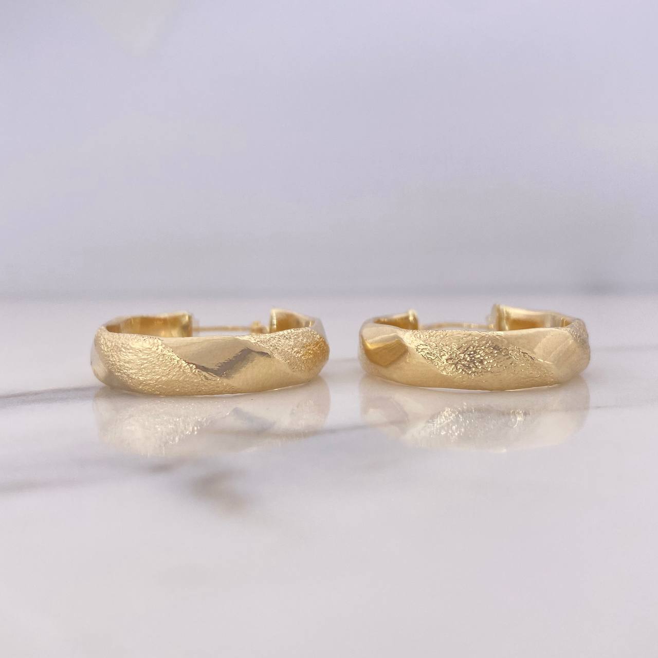 Candongas Nia 4.2gr / 2.9cm / Matizadas Oro Amarillo 18K $