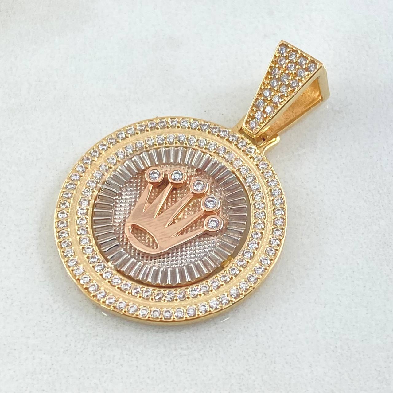 Dije Medalla Corona 6.2gr / 3.5cm / Oro 18K