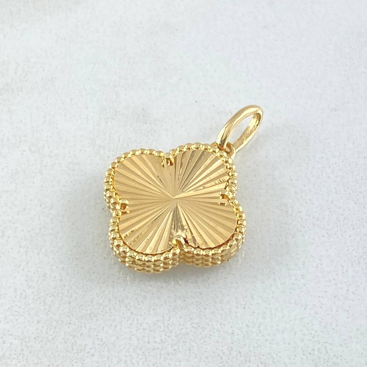 Dije Trebol Dorado 2.55gr / 2.2cm / Oro Amarillo Nac.Esp. 18K ©