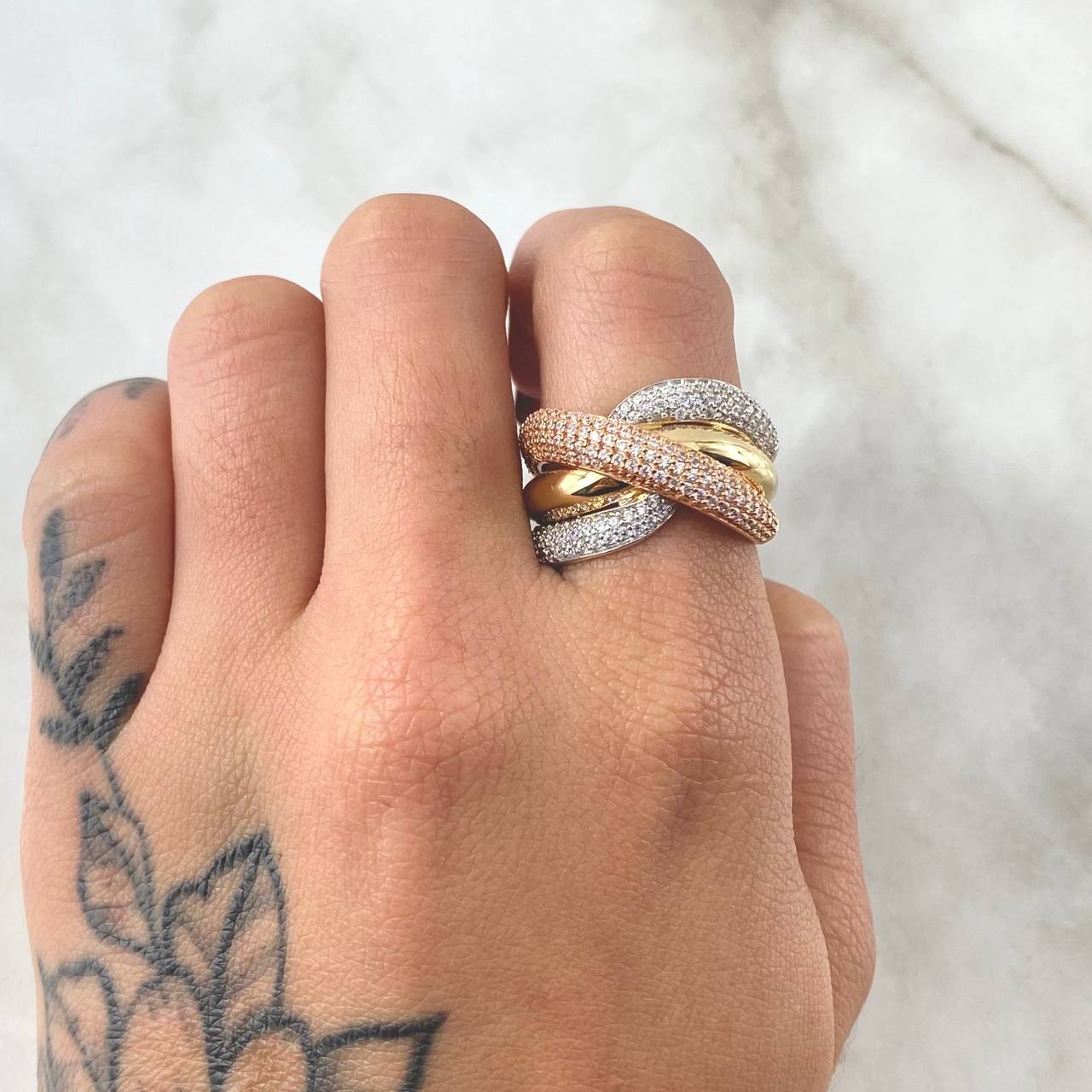 Anillo Lazos Cruzados 6.91gr / T6 3/4 / Oro 18K ©