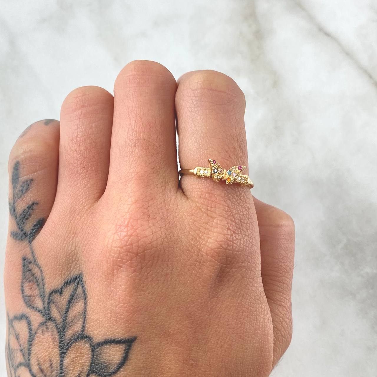 Anillo Mariposa En Relieve 1.85gr / T6 1/2 / Oro 18K *
