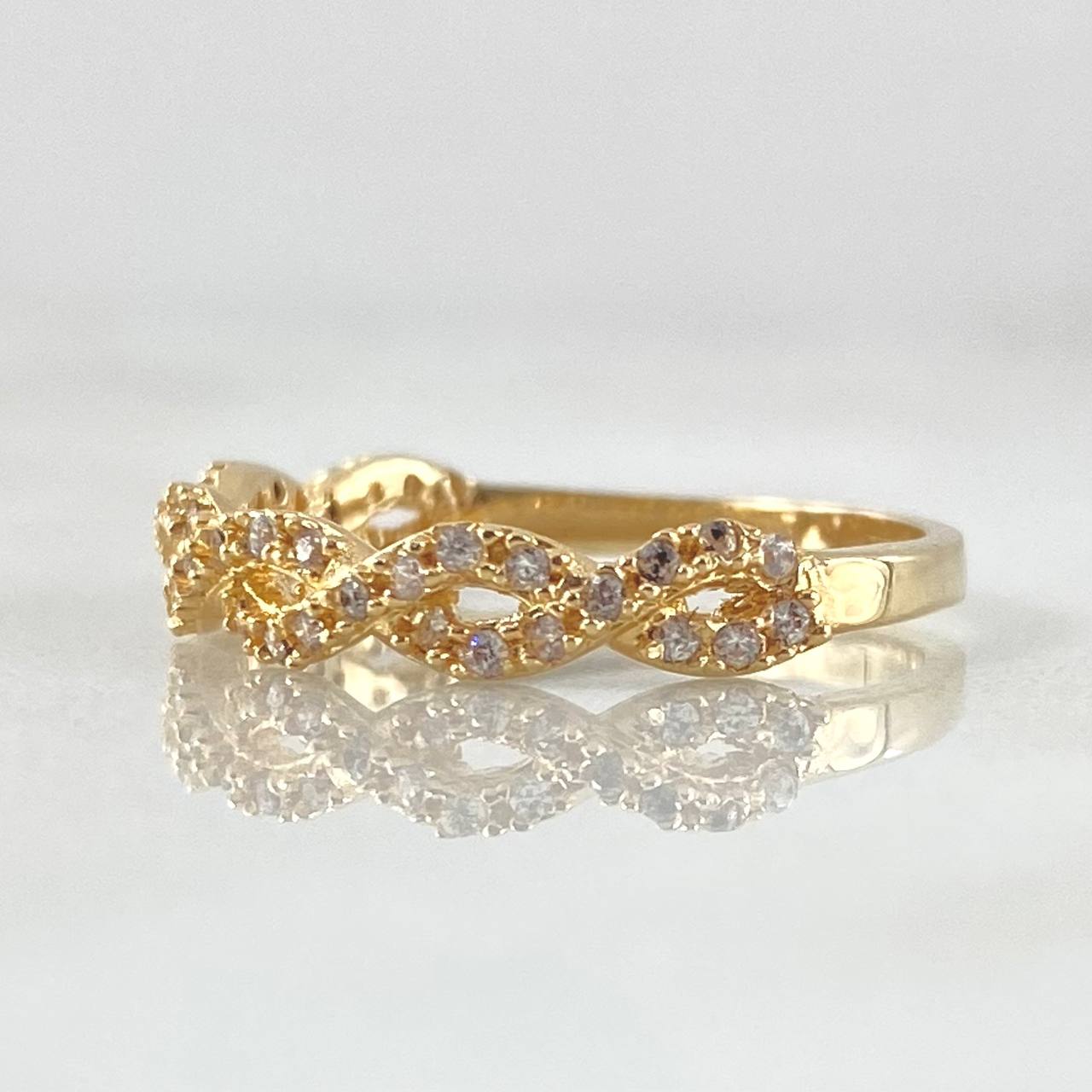 Anillo Olas Entrelazadas 2.25gr / T7 1/2 / Oro 18K