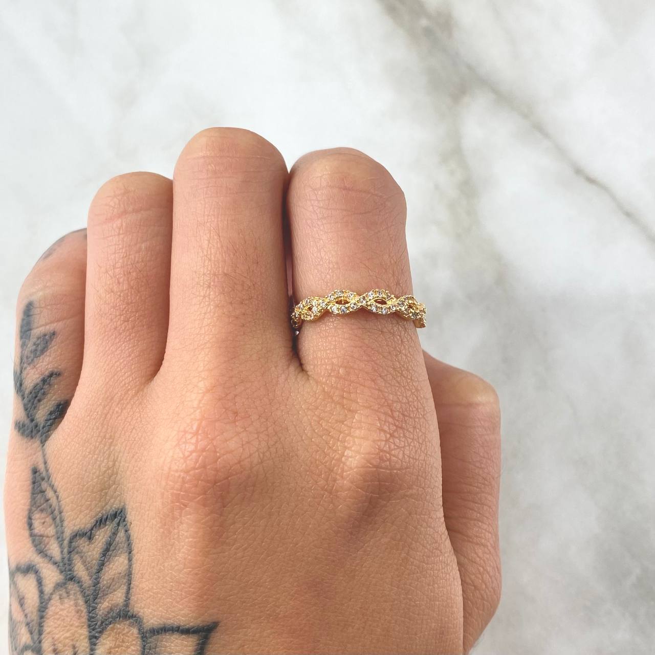 Anillo Olas Entrelazadas 2.15gr / T6 3/4 / Oro 18K