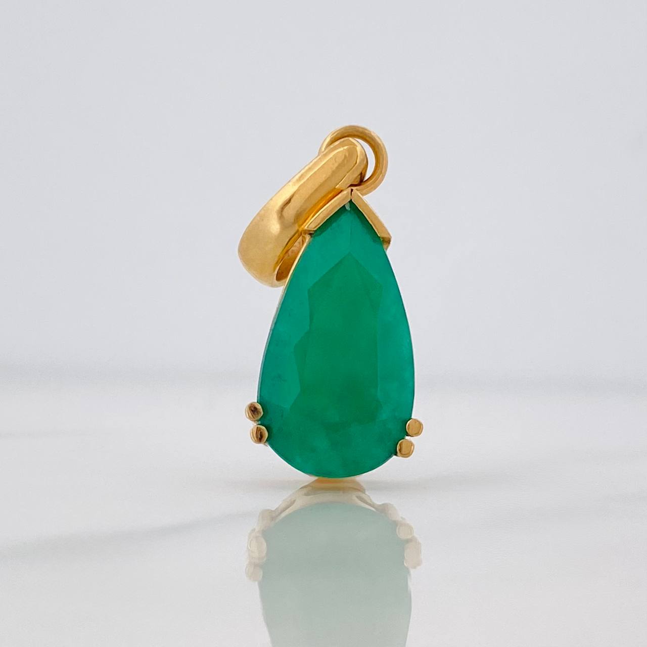 Dije Lágrima Esmeralda 3.8qts 3.3g / 2.8cm Oro Amarillo 18K