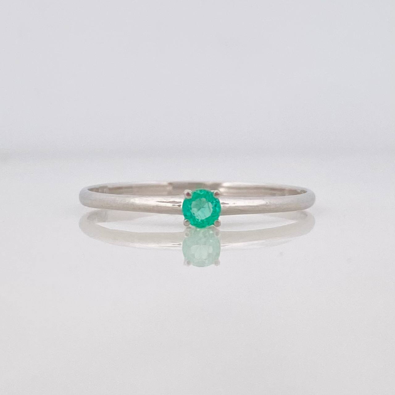 Anillo Solitario Esmeralda 9pts 0.85g / T7 1/4 Oro Blanco 18K