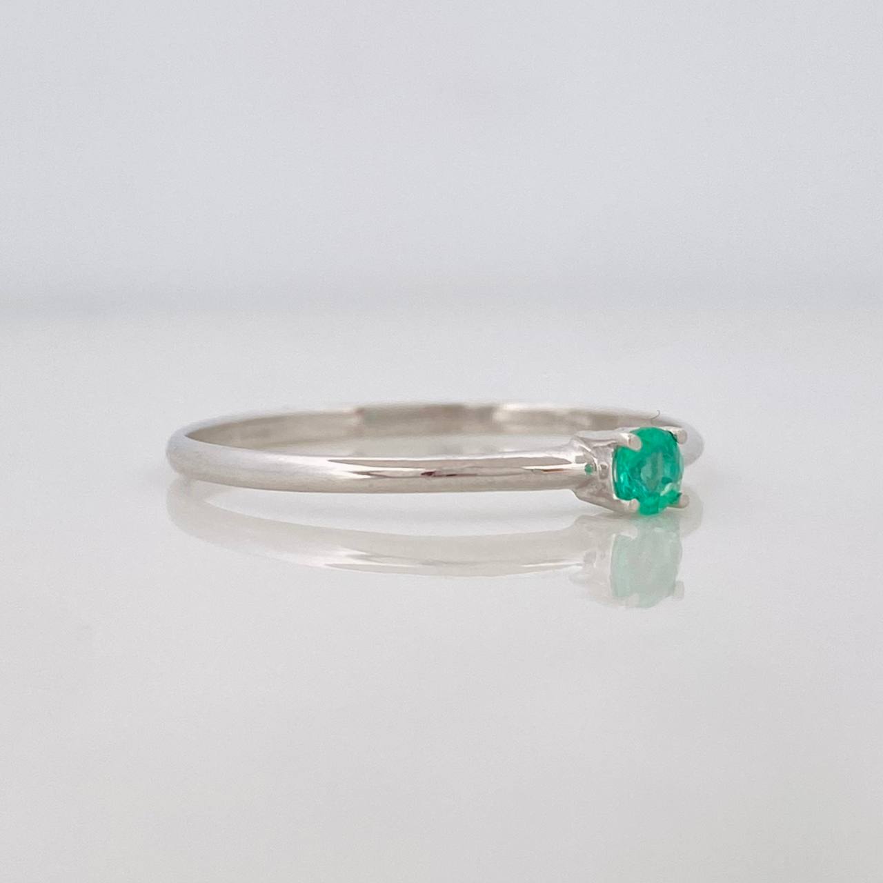 Anillo Solitario Esmeralda 9pts 0.85g / T7 1/4 Oro Blanco 18K