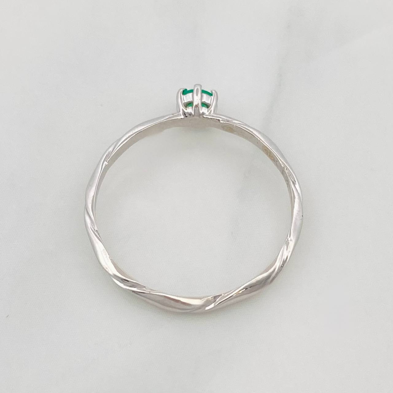 Anillo Solitario Esmeralda 14pts 1.25g / T6 3/4 Oro Blanco 18K