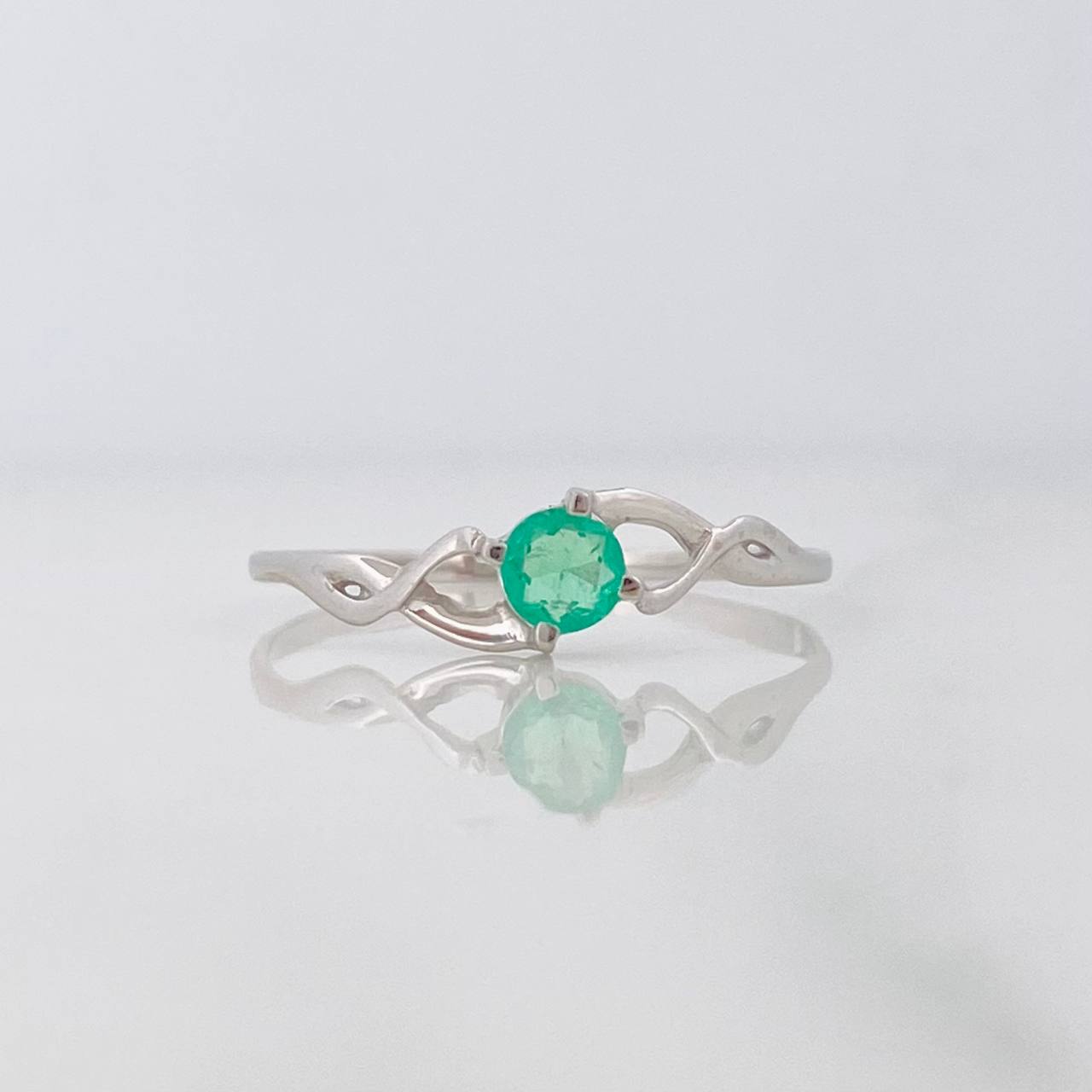 Anillo Solitario Esmeralda 21pts 0.85g / T7 1/4 Oro Blanco 18K