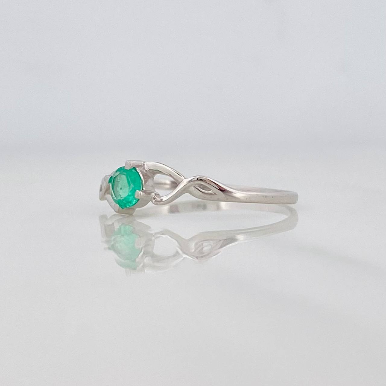 Anillo Solitario Esmeralda 21pts 0.85g / T7 1/4 Oro Blanco 18K