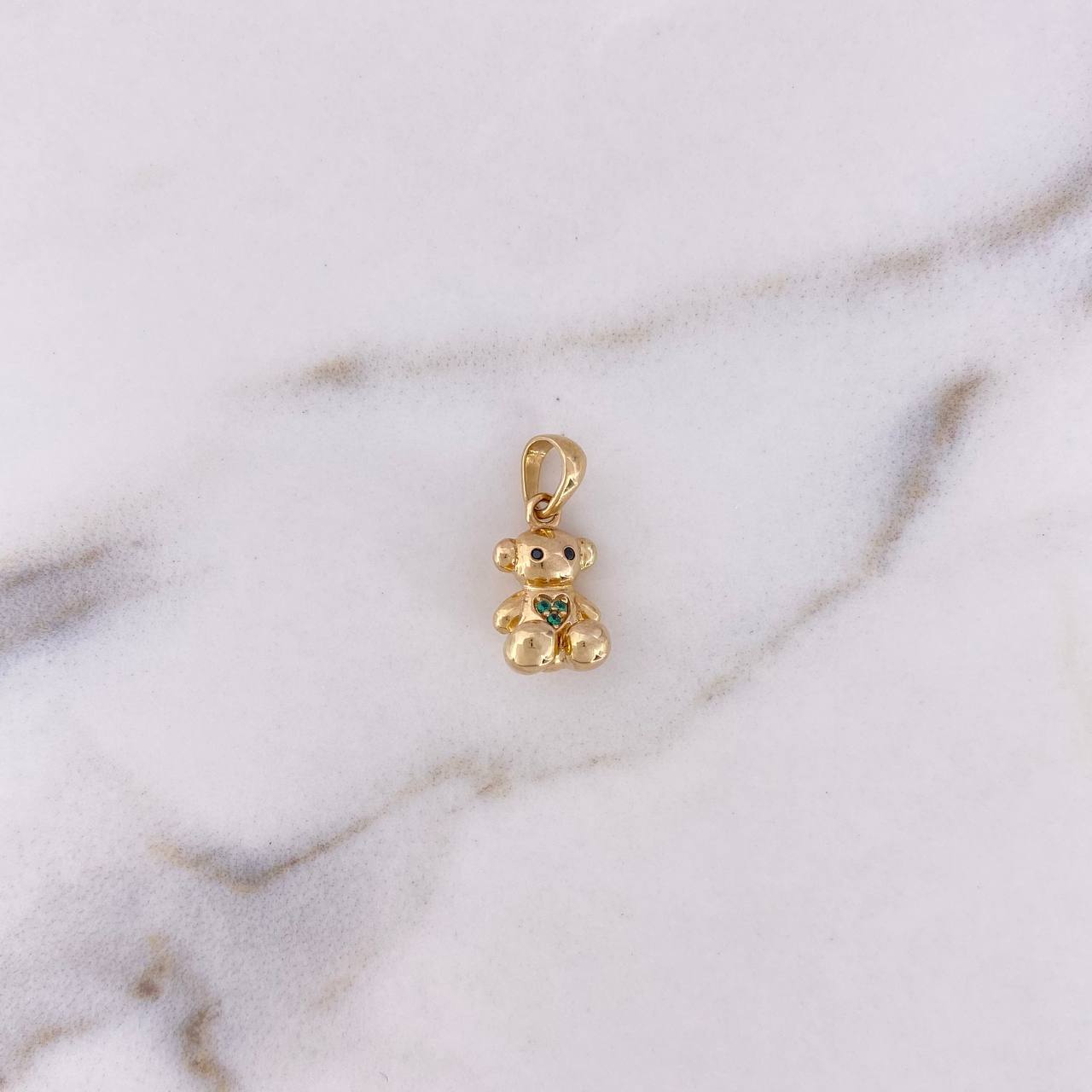 Dije Oso 2.15gr / 1.7cm / Circones Negros Verdes Oro Amarillo 18K $